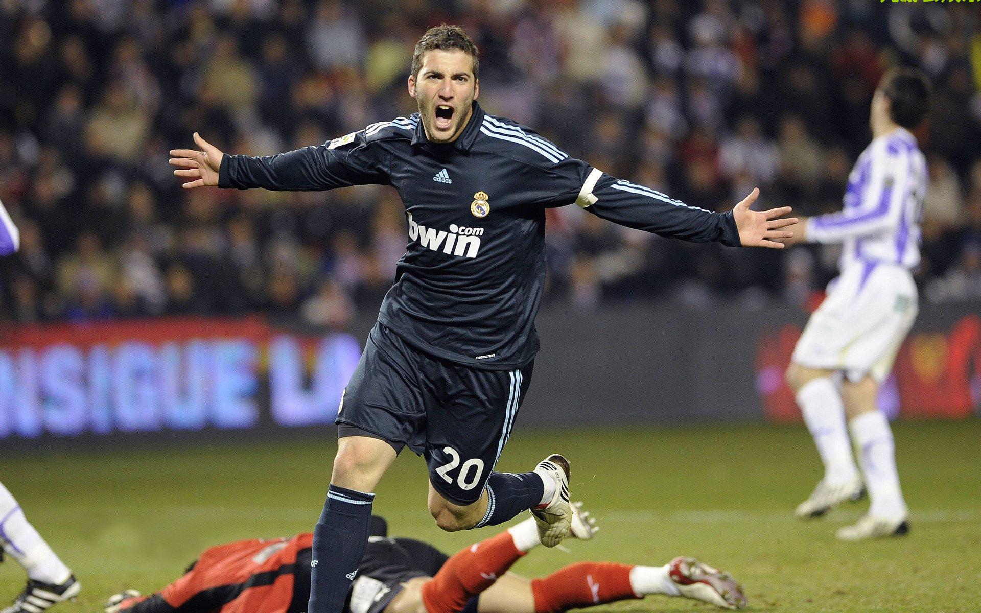 欧洲足坛转会风云再起，埃因霍温与萨索洛竞逐塔雷米，夏季争夺战提前引爆