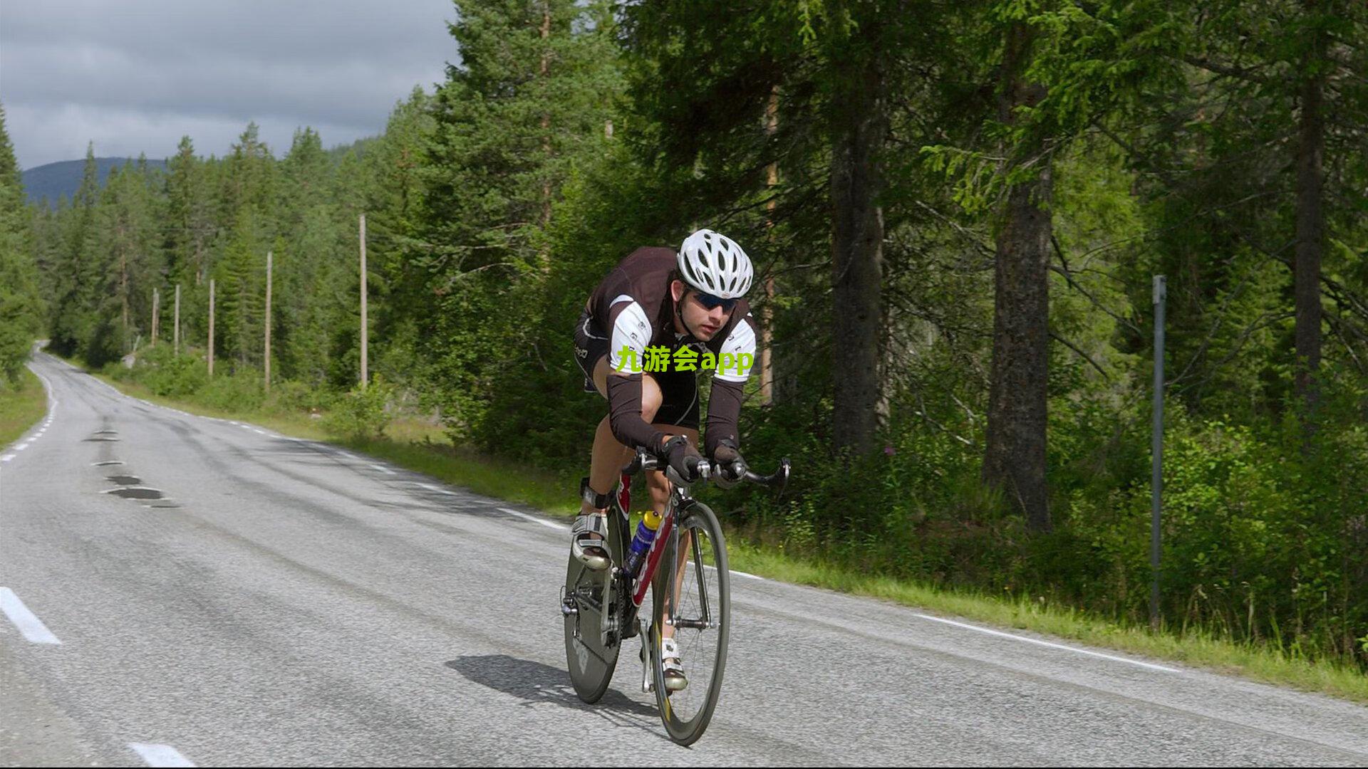 巴塞罗那客场四球大胜加迪斯，比赛因抗议短暂中断