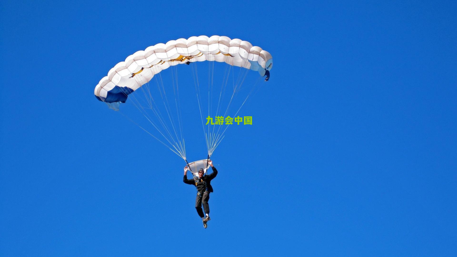 传奇后卫阿什利·科尔开启中国之旅，期待与中国球迷亲密互动