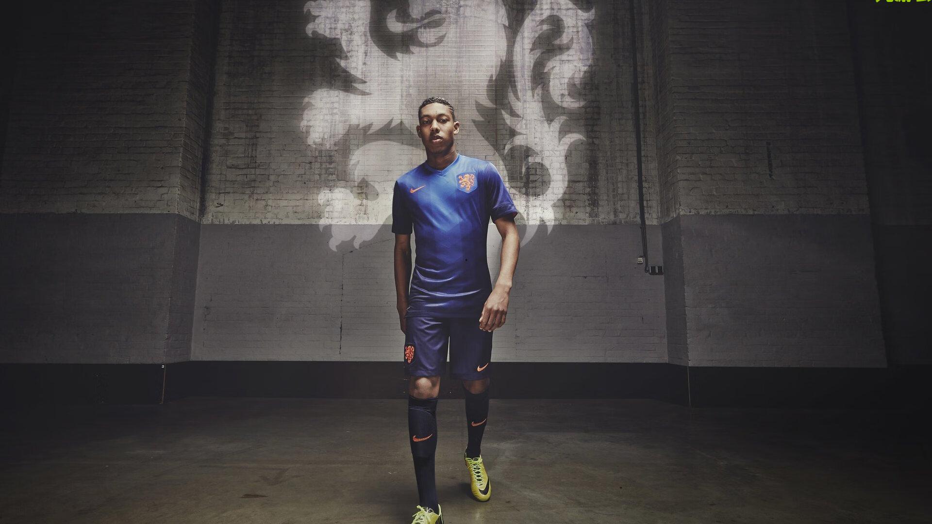 门兴主场激战科隆,诺伊豪斯关键调度,埃尔维迪领衔防线力保不败