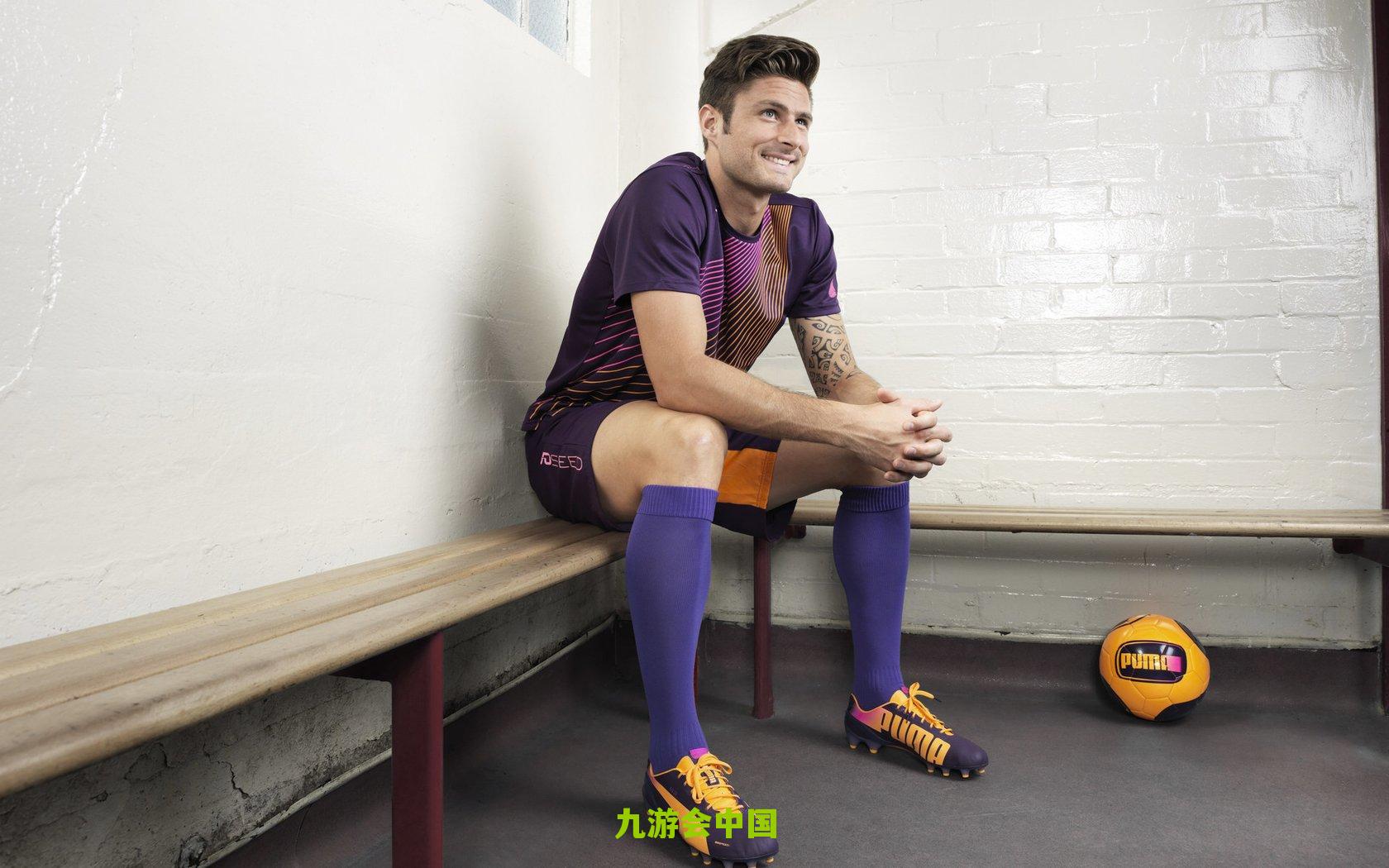 西甲巅峰战，拉菲尼亚双响定乾坤，巴萨2-0完胜紧握争冠主动权，皇马落后7分陷被动